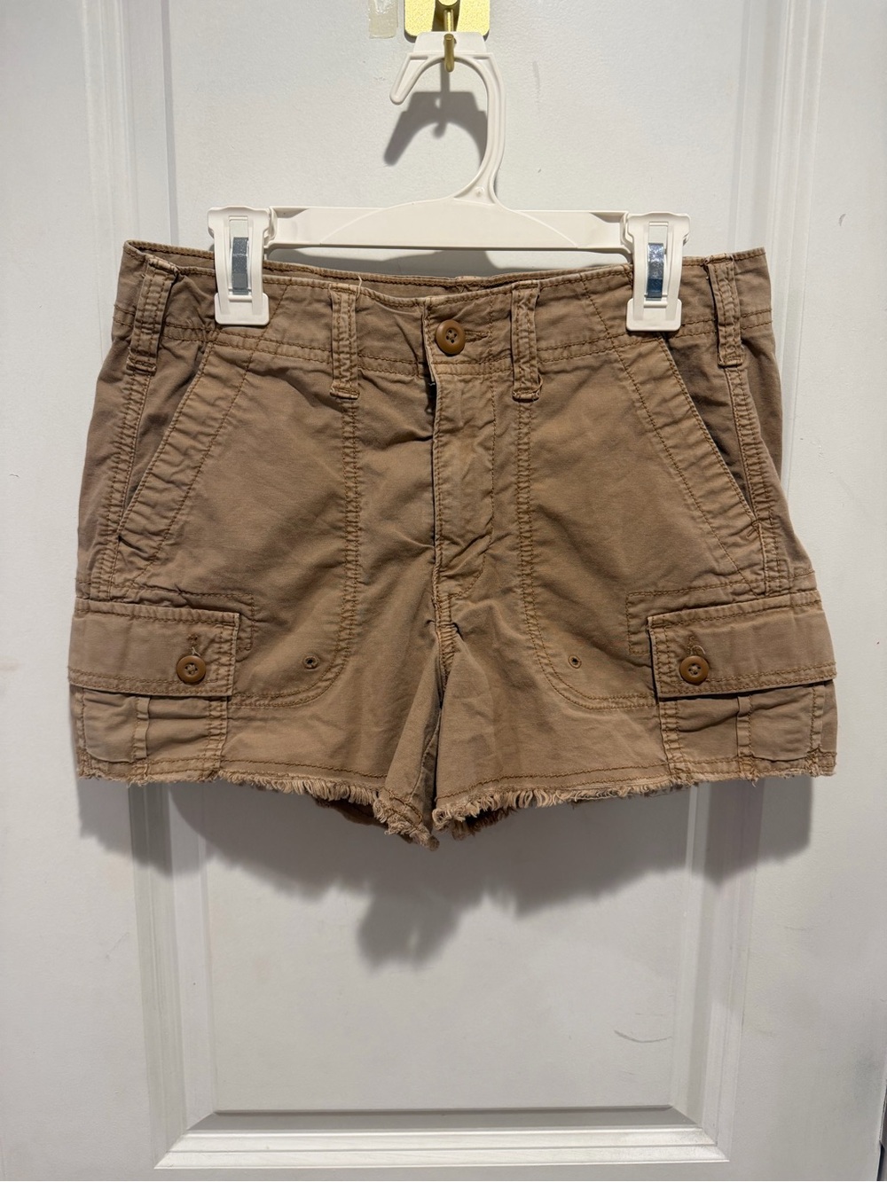American Eagle 90’s Boyfriend Shorts in Khaki Size 00